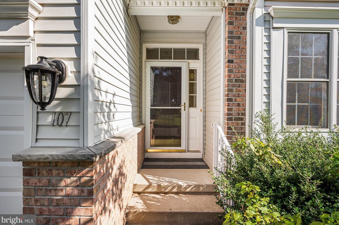 107 Ridgway Dr, Chesterfield, NJ 08505-4291