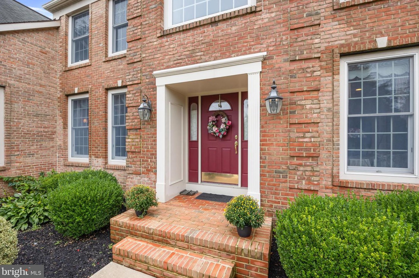 2 Sunset Ct, Moorestown, NJ 08057-2152