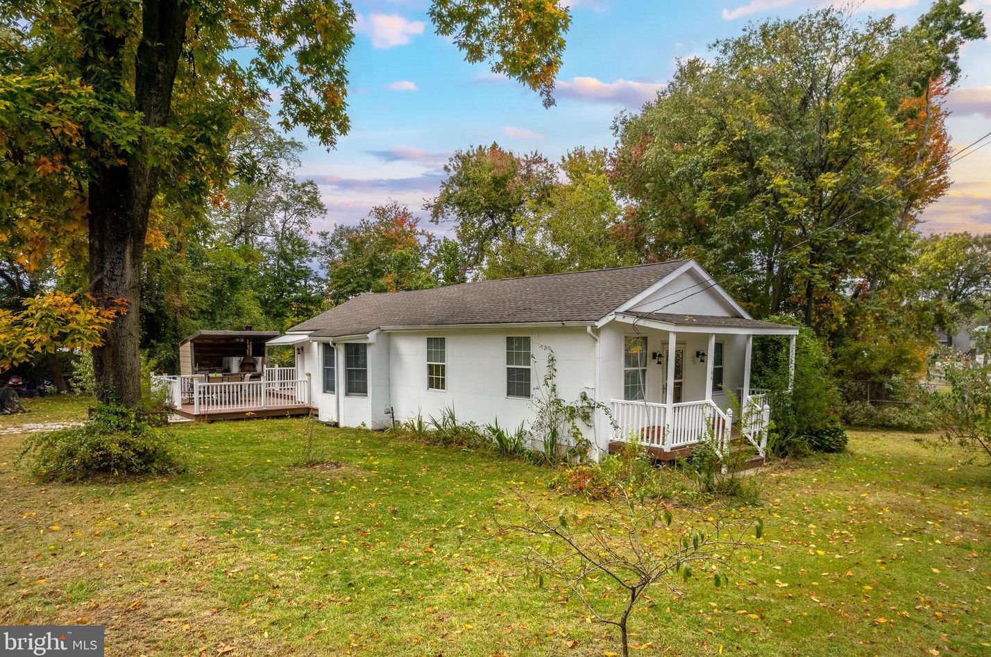 1104 Lake Ave, Burlington, NJ 08016-3527