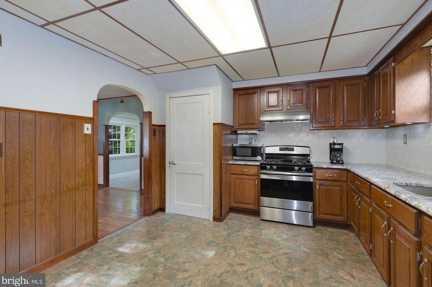 27 Harding Ave, Moorestown NJ 08057-1014 exterior