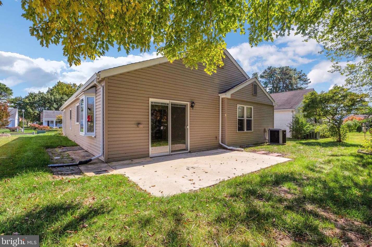 36 Finchley Ct, Southampton NJ  08088-1008 exterior