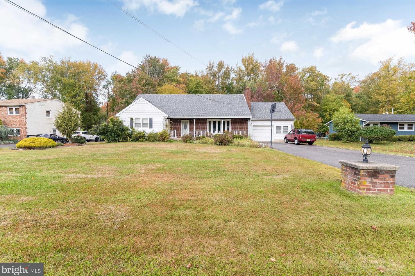 32 Georgia Trl, Medford, NJ 08055-8942