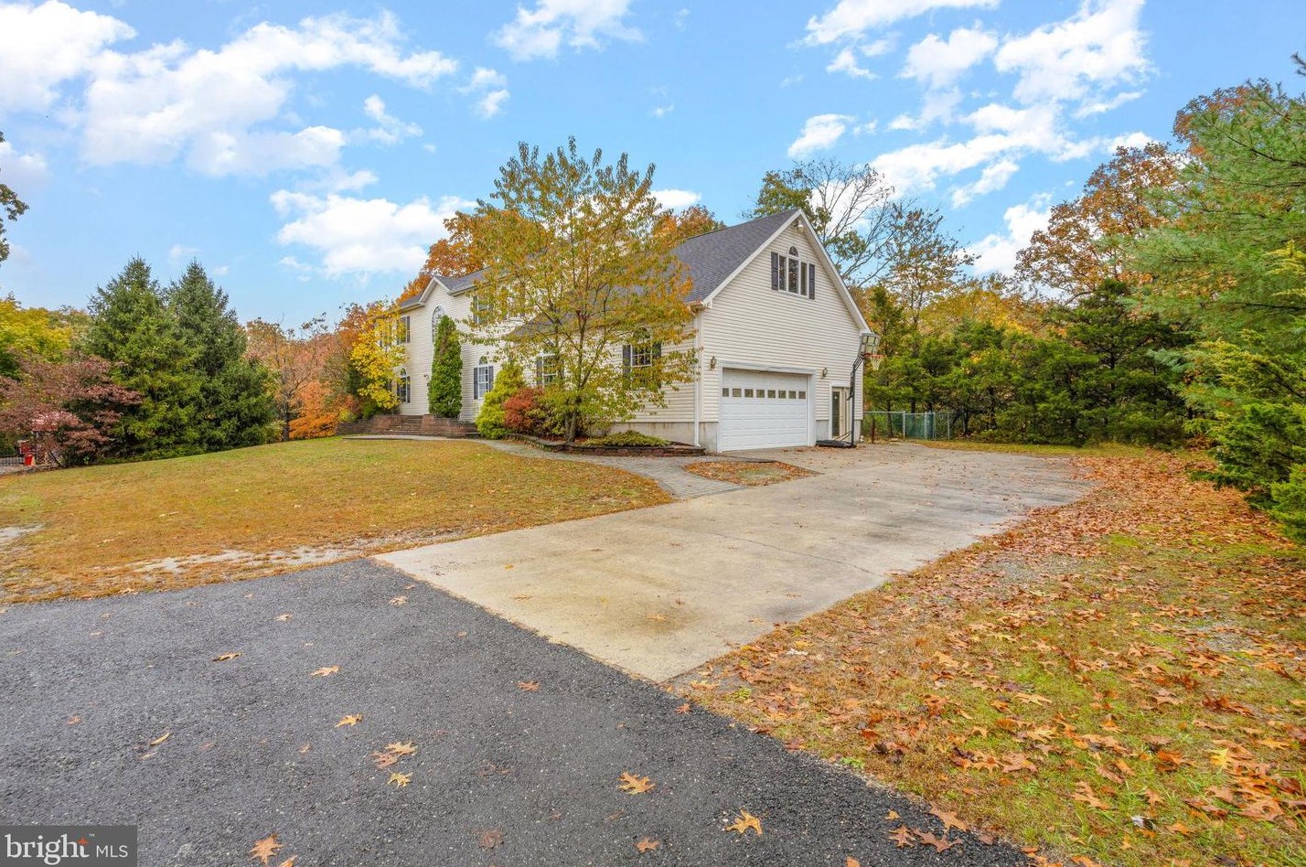 15 Lane Ave, Pemberton, NJ 08068-1833