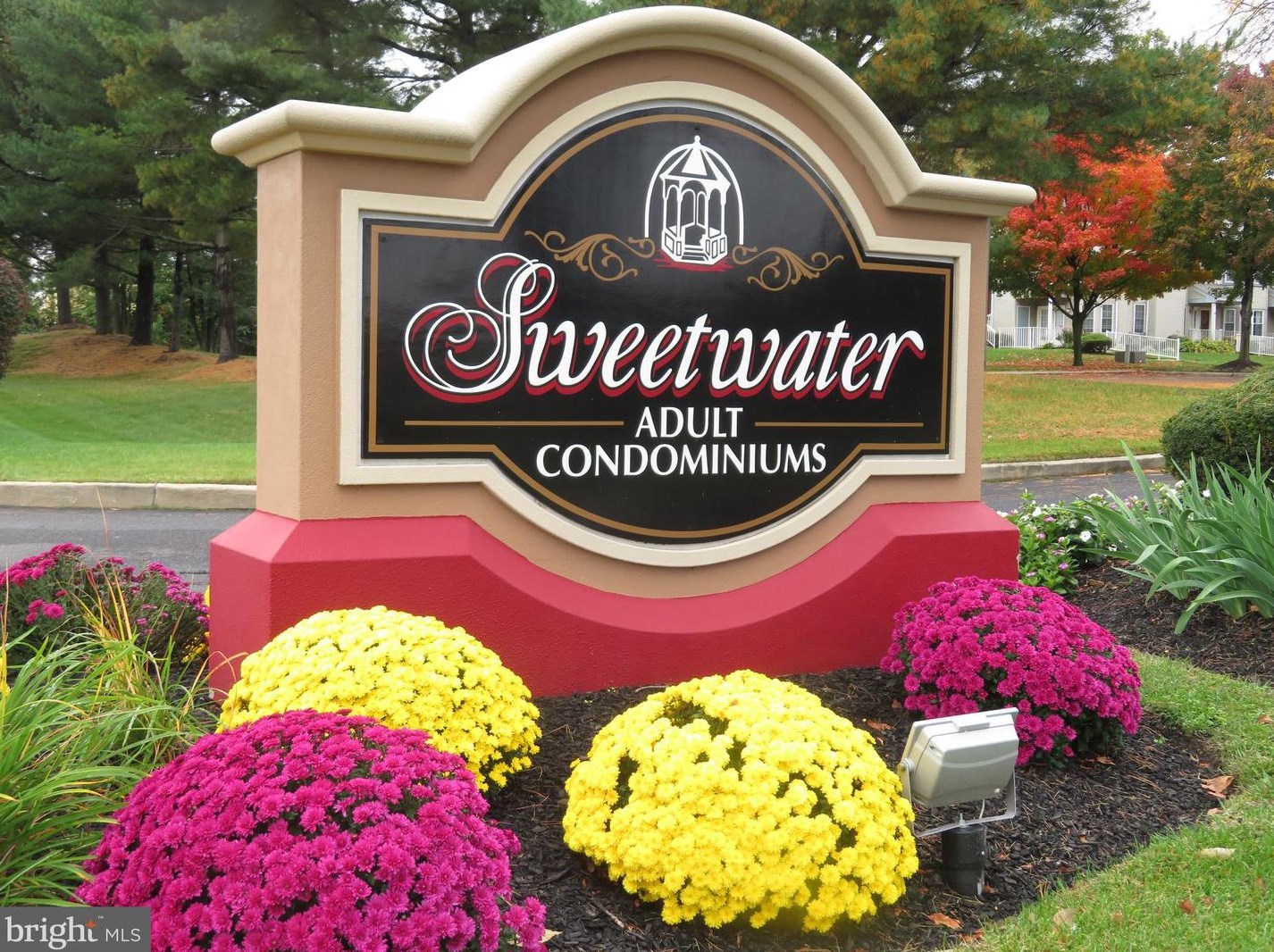 108 Sweetwater Dr, Riverton, NJ 08077