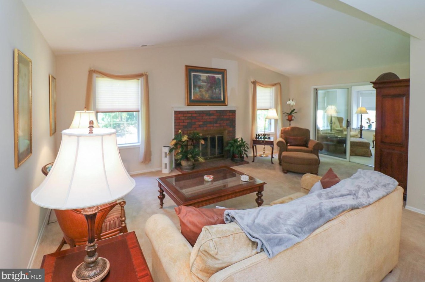 27 Fireside Cir, Columbus, NJ 08022