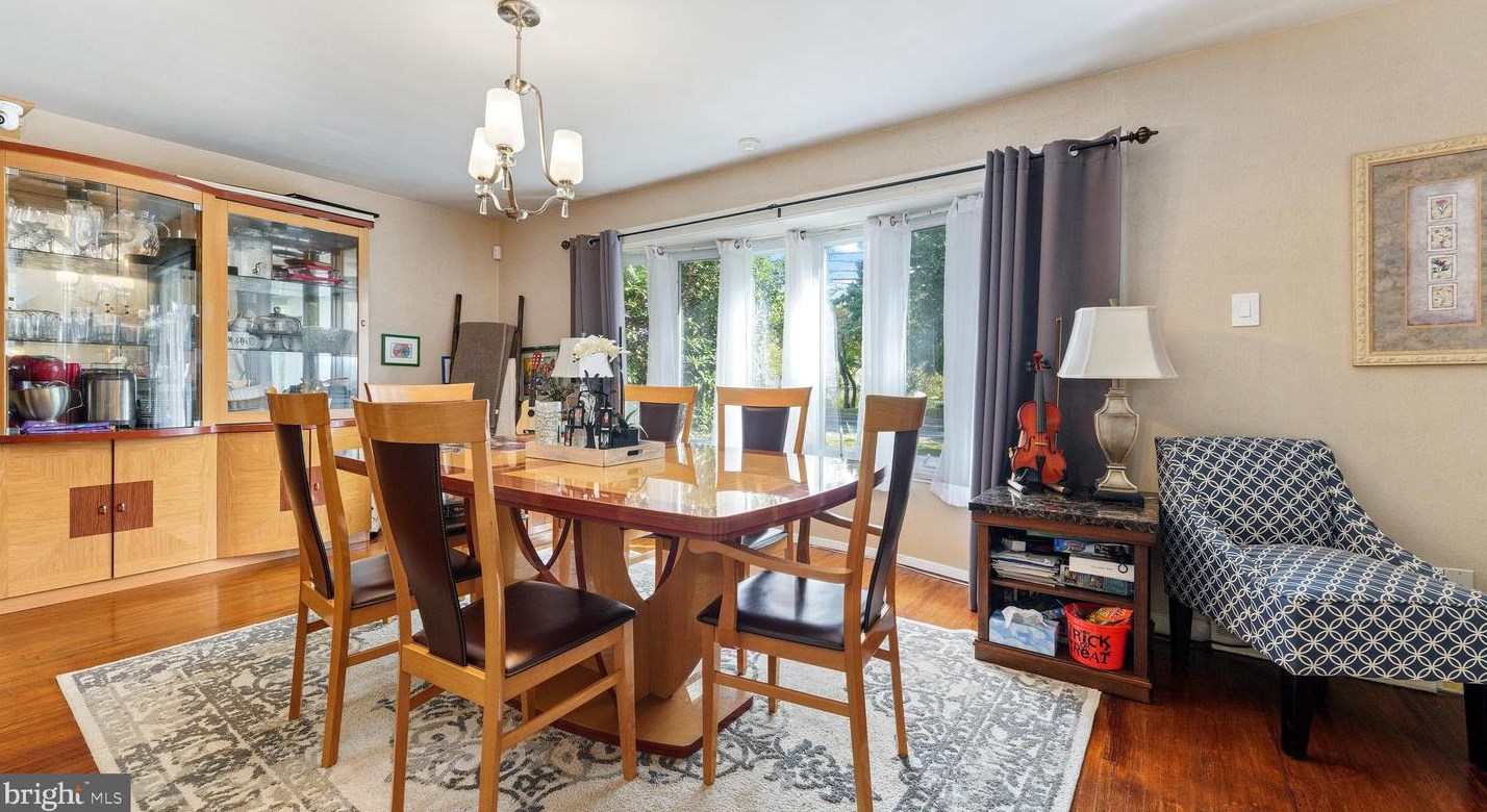 305 Parry Rd, Riverton, NJ 08077