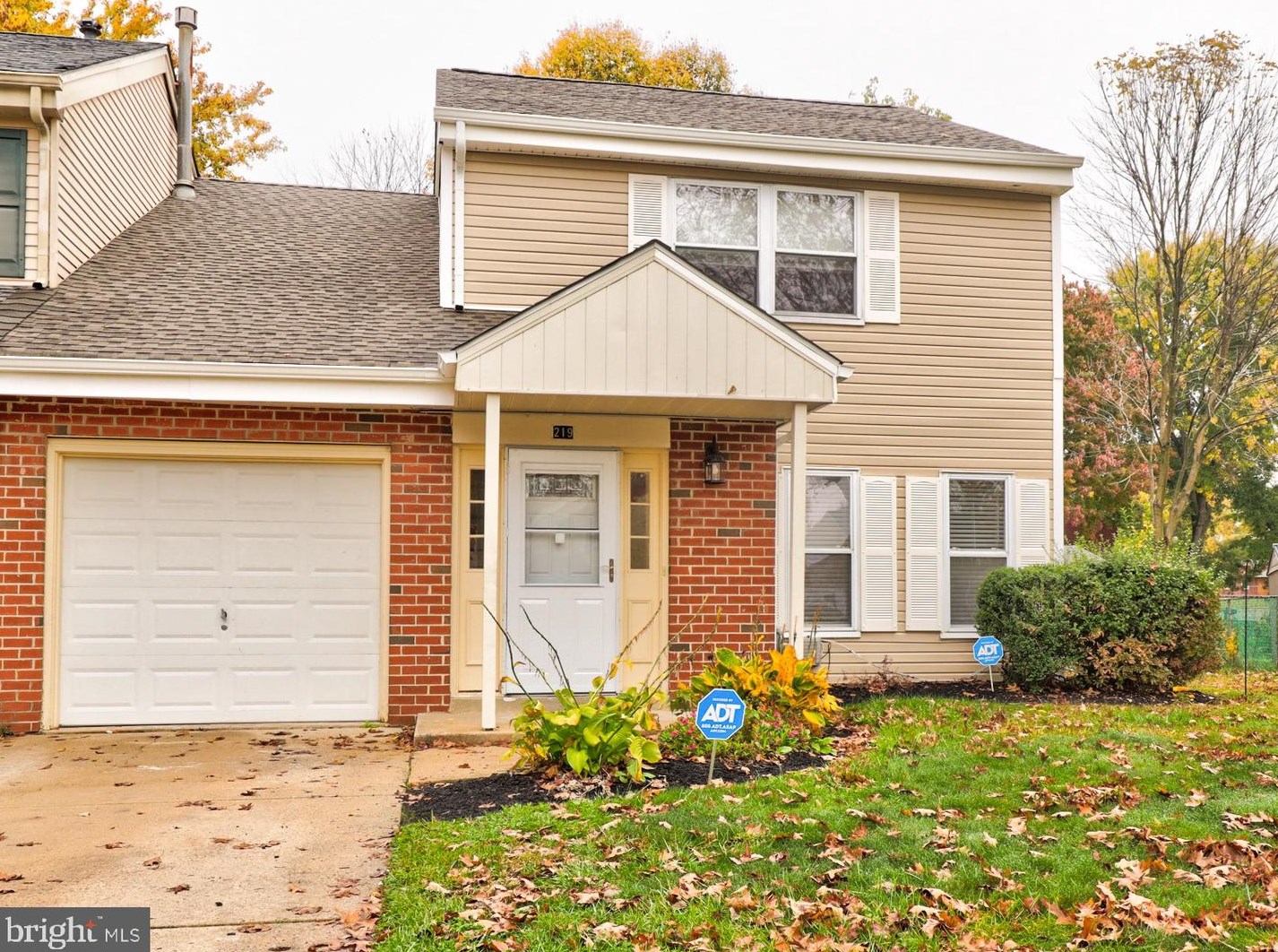 219 Burnam Wood Dr, Mount Laurel, NJ 08054