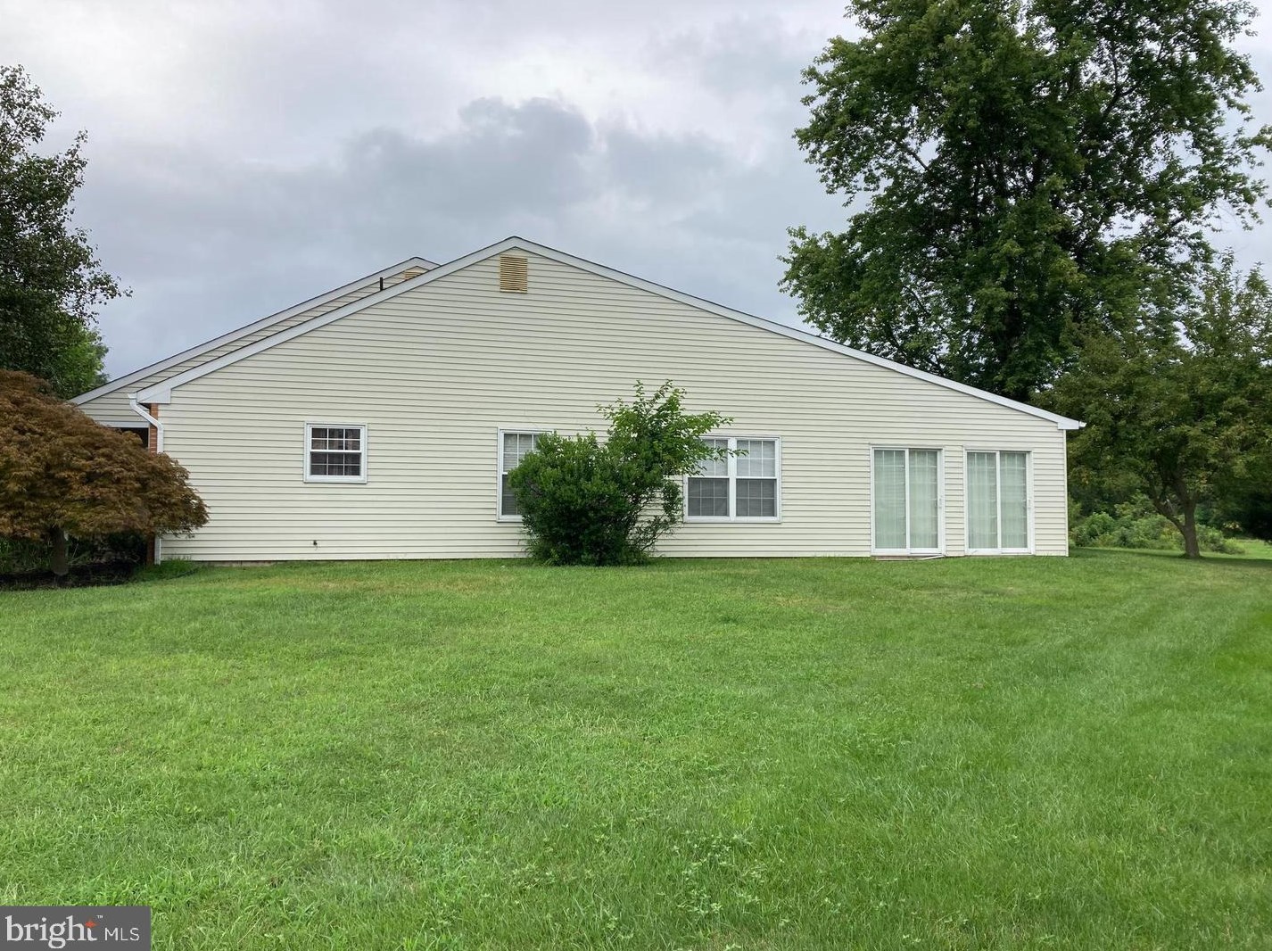 12 Wakefield Ct, Mount Laurel, NJ 08054
