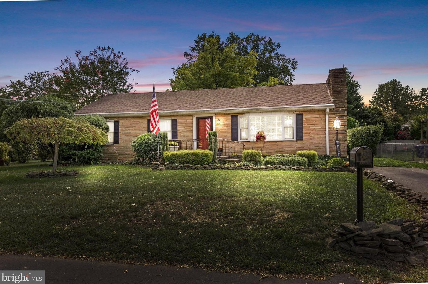 29 Linden Rd, Chesterfield, NJ 08505-1537