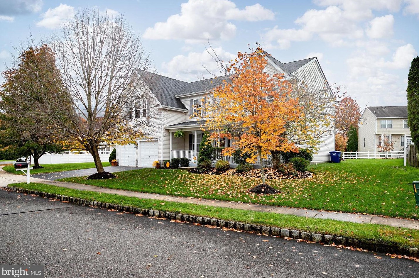33 Fairmont Dr, Columbus, NJ 08022