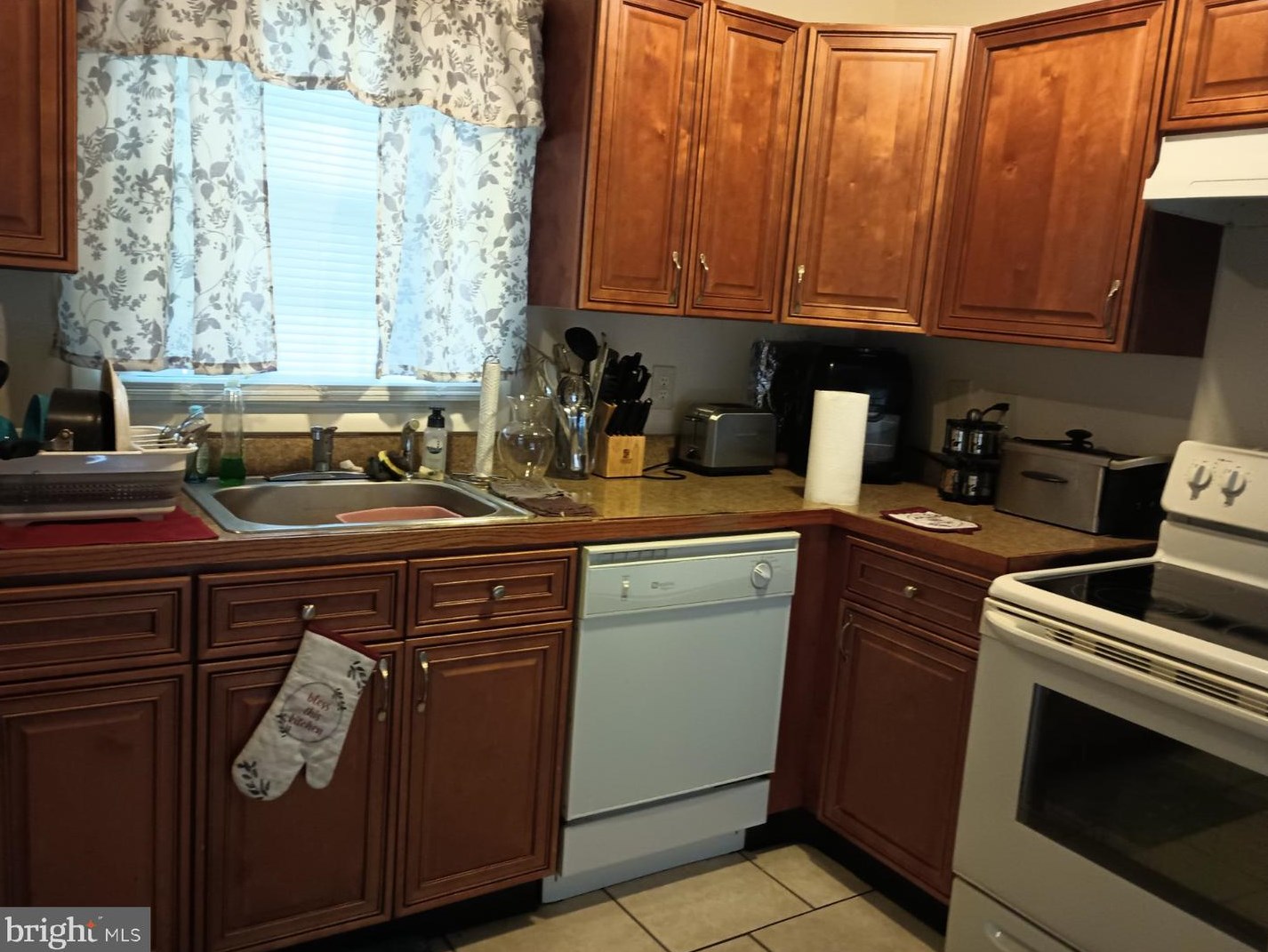1 Primrose Ln, Willingboro, NJ 08046