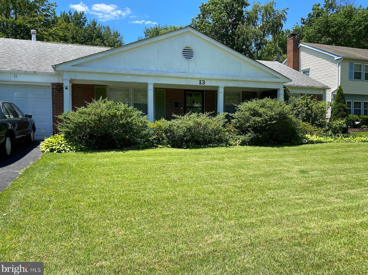 13 Glover Ln, Willingboro, NJ 08046