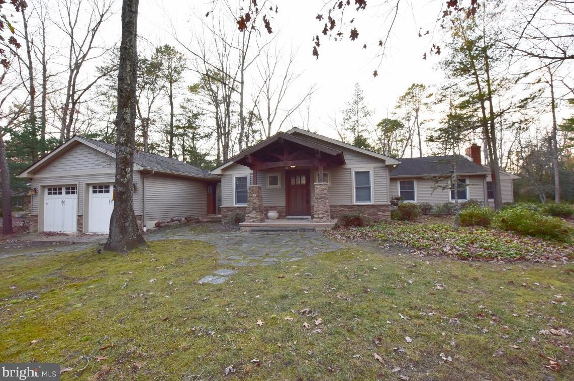 8 Pontiac Dr, Medford, NJ 08055