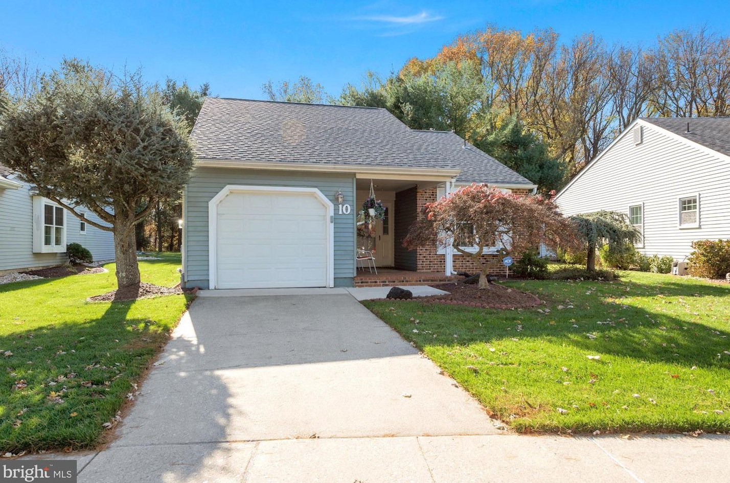 10 Moneta Ct, Mount Laurel, NJ 08054-3082