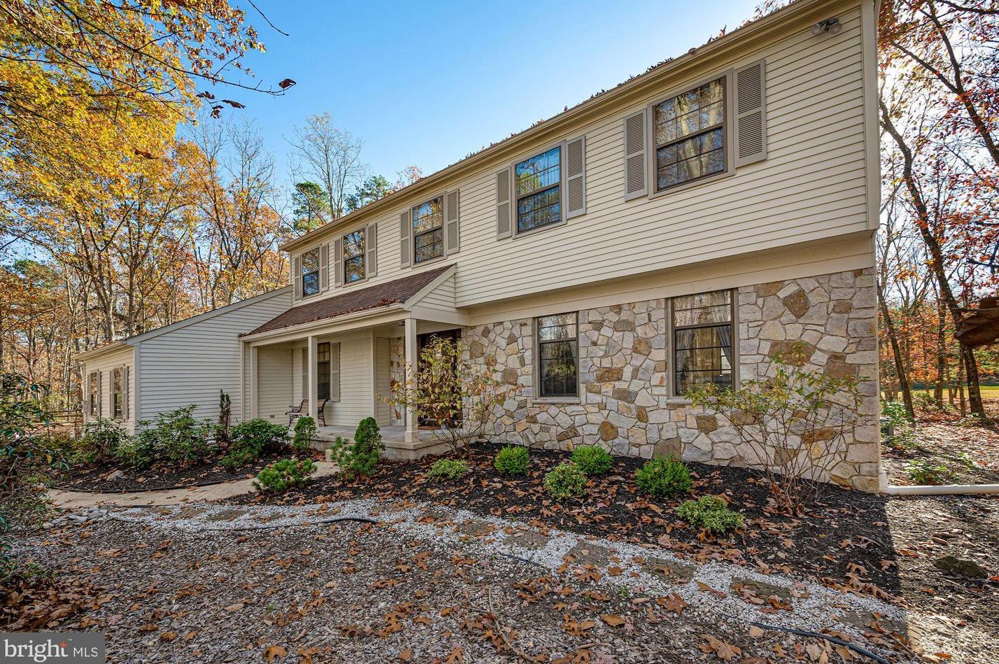 6 Colonial Ct, Medford, NJ 08055