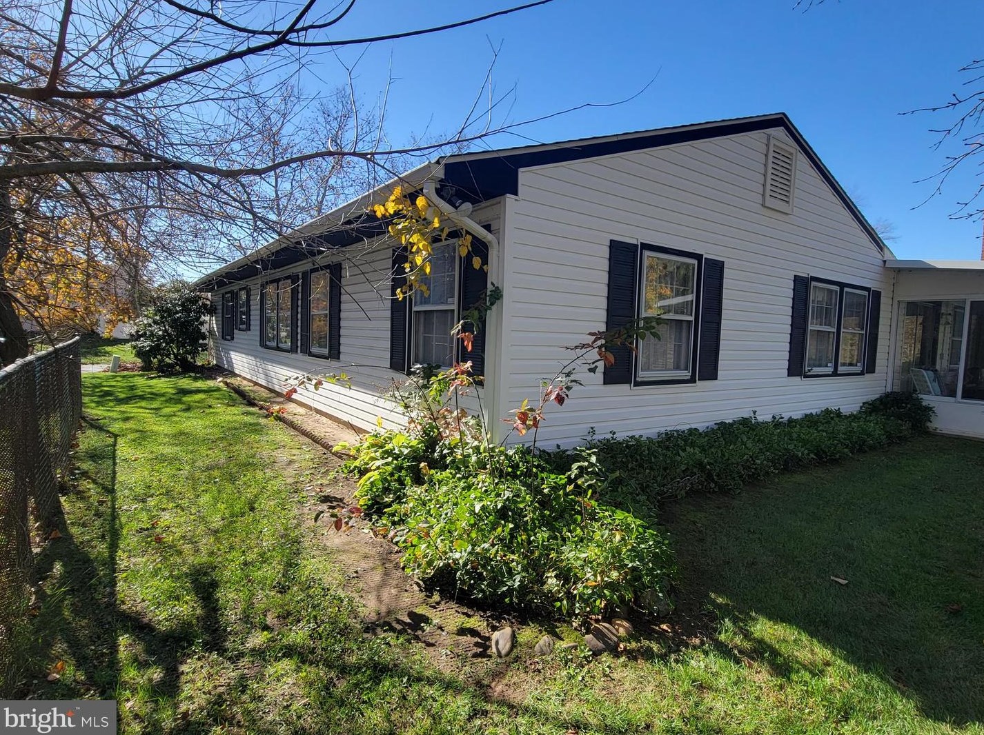 12 Tennyson Ln, Willingboro, NJ 08046