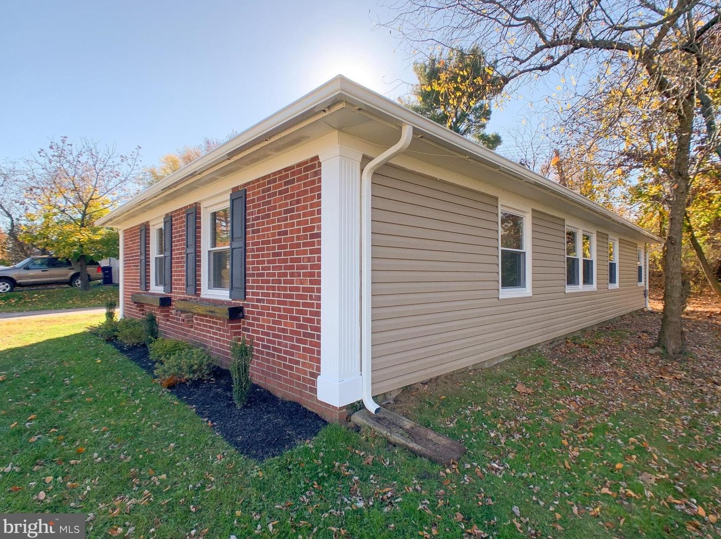 8 Pheasant Ln, Willingboro, NJ 08046