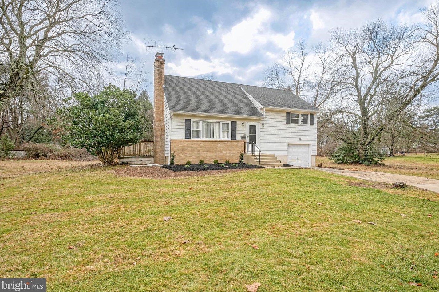 406 Parker Ave, Moorestown, NJ 08057
