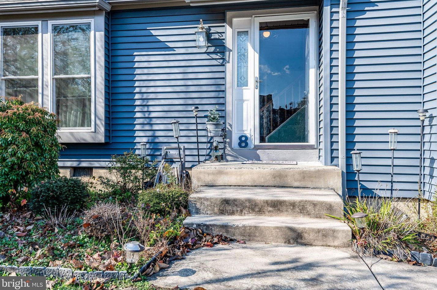 8 Snowball Ct, Mount Laurel, NJ 08054