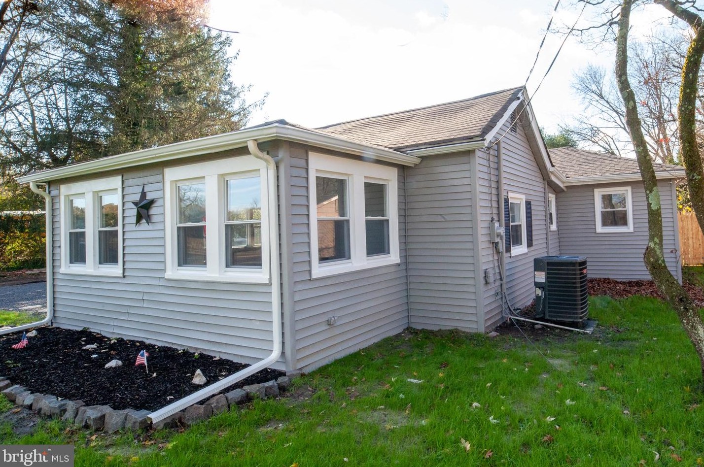 156 Scrapetown Rd, Pemberton, NJ 08068