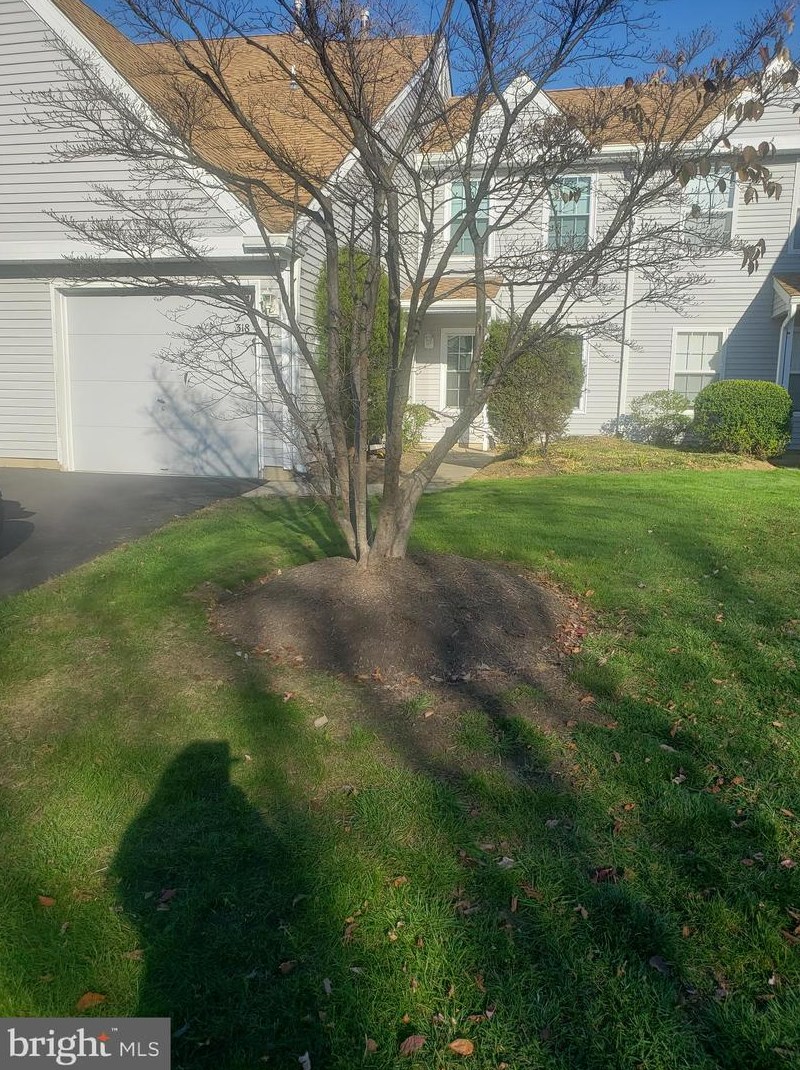 318 Birch Hollow Dr, Chesterfield, NJ 08505