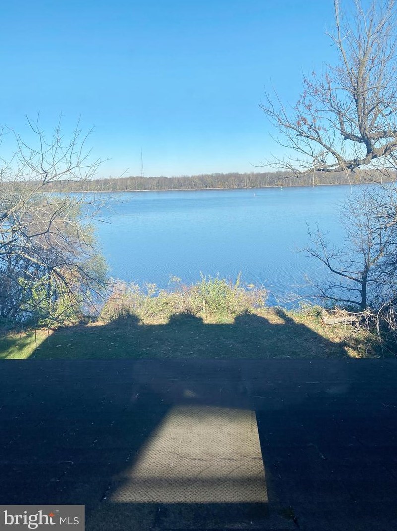 26 Riverbank Ave, Beverly, NJ 08010-1310