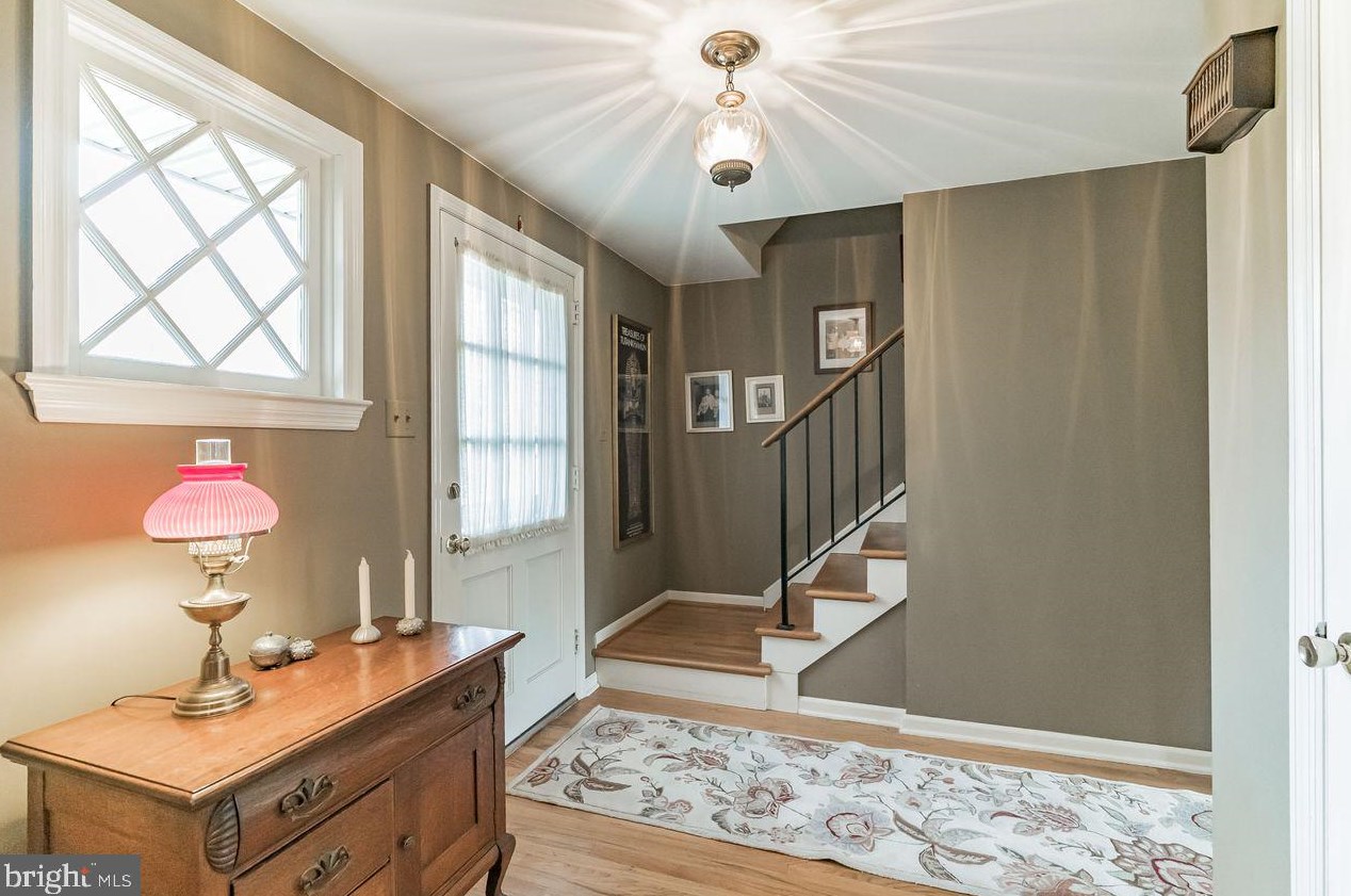 237 Hedgeman Rd, Moorestown, NJ 08057-1308