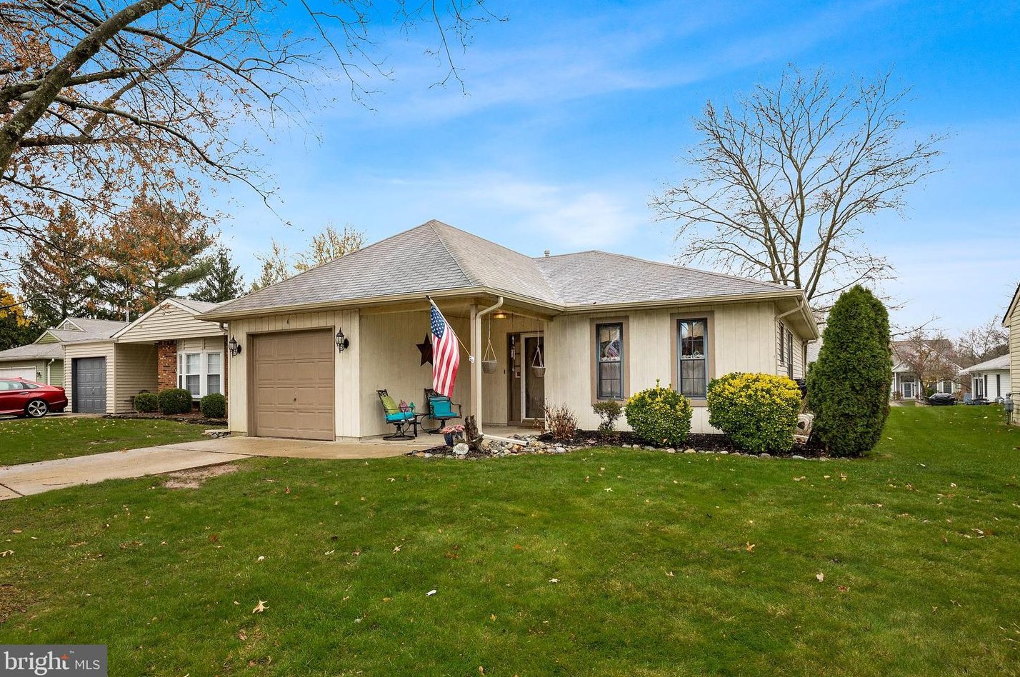 6 Candlelight Cir, Columbus, NJ 08022