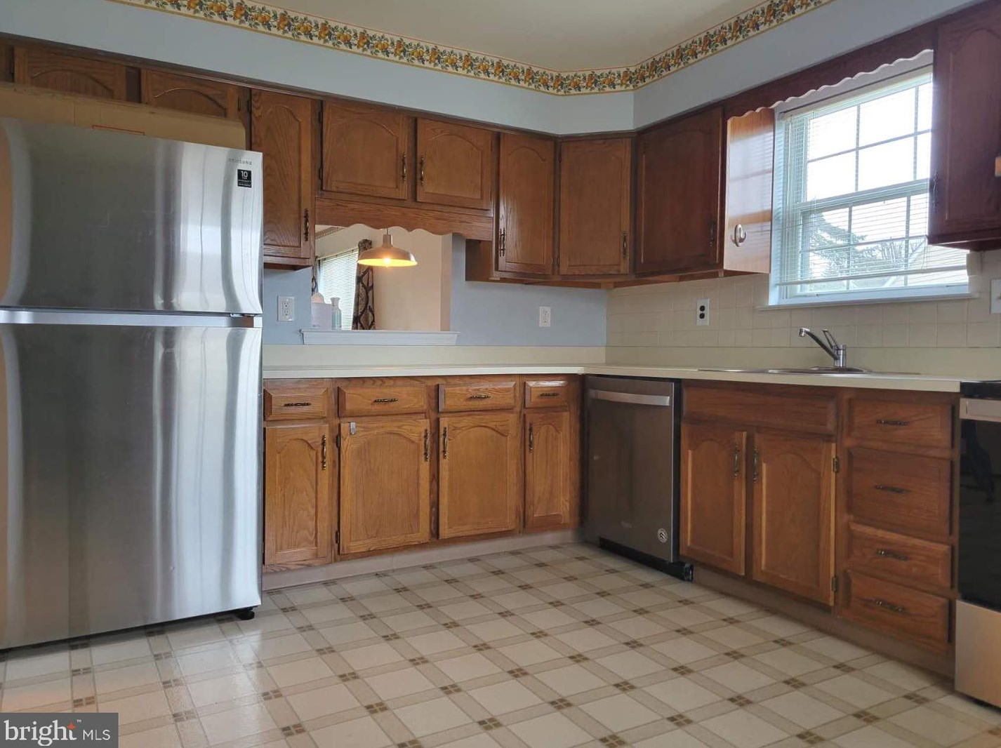 20 White Stone Ct, Mount Laurel, NJ 08054