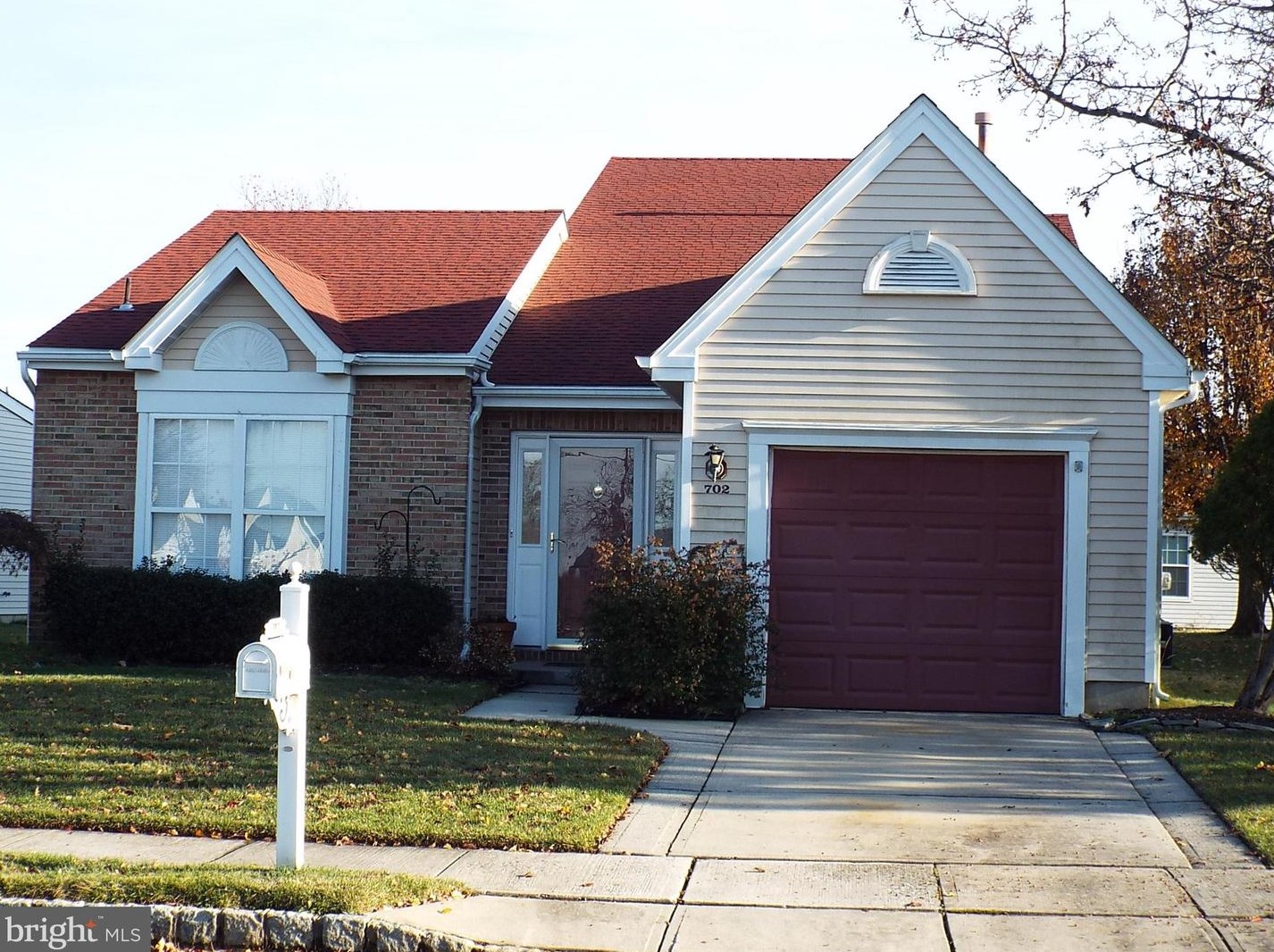 702 Cascade Dr N, Mount Laurel, NJ 08054