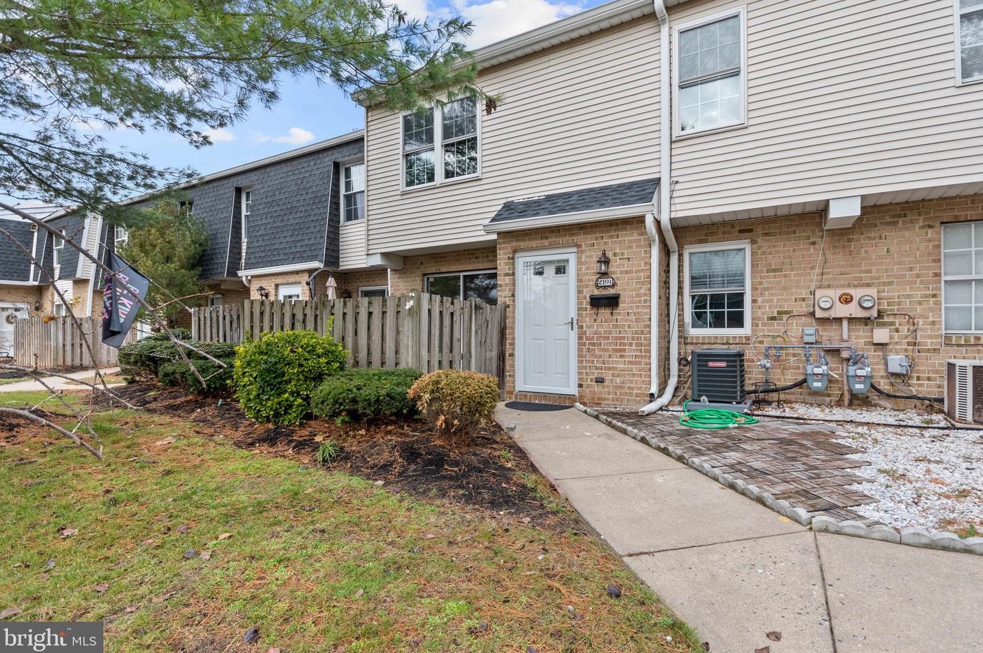 2191 Harbour Dr, Palmyra, NJ 08065