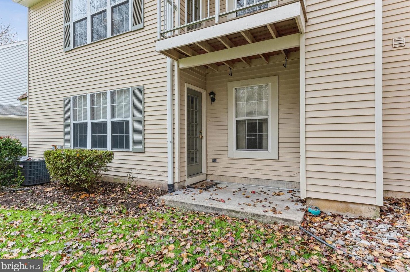 205 Ralston Dr, Mount Laurel, NJ 08054