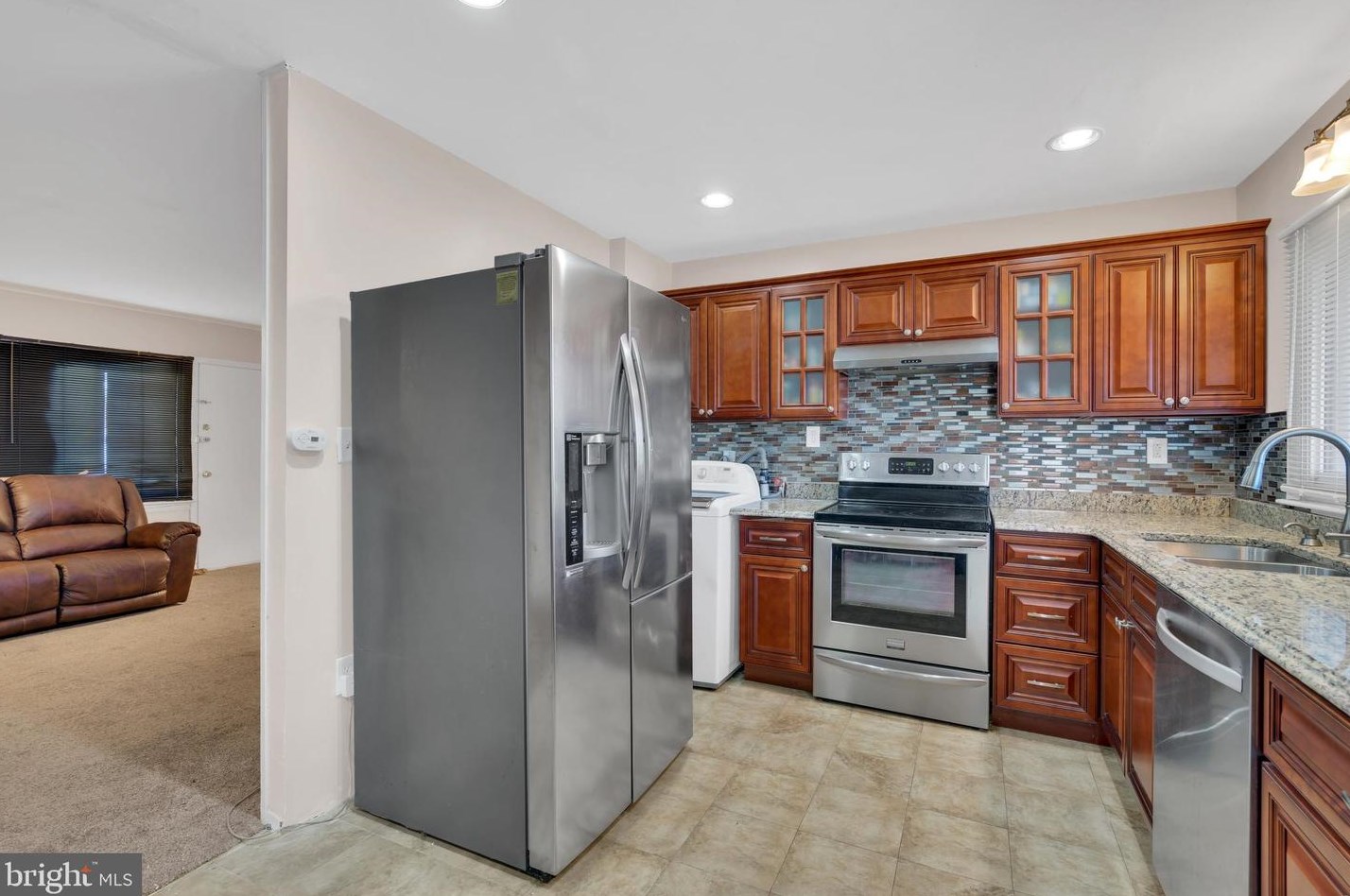 52 Sherwood Ln, Willingboro, NJ 08046