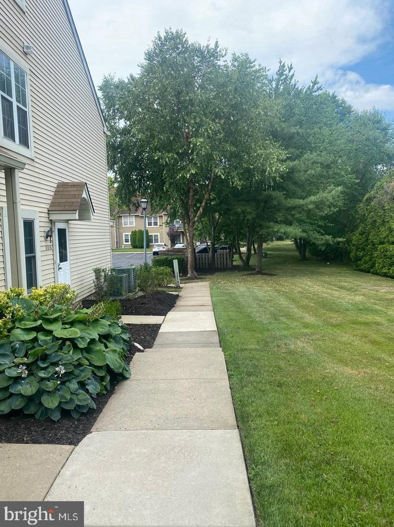 2701 Heatherstone Ct, Mount Laurel, NJ 08054