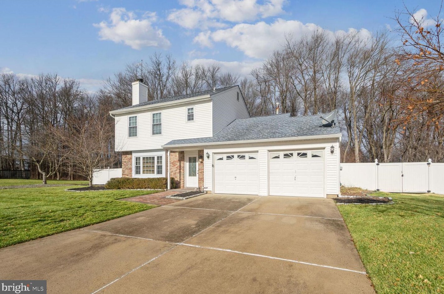 8 Orangewood Ln, Burlington, NJ 08016-5100