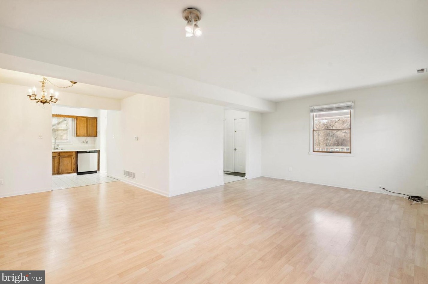 99 Grant Ave #99, Moorestown, NJ 08057