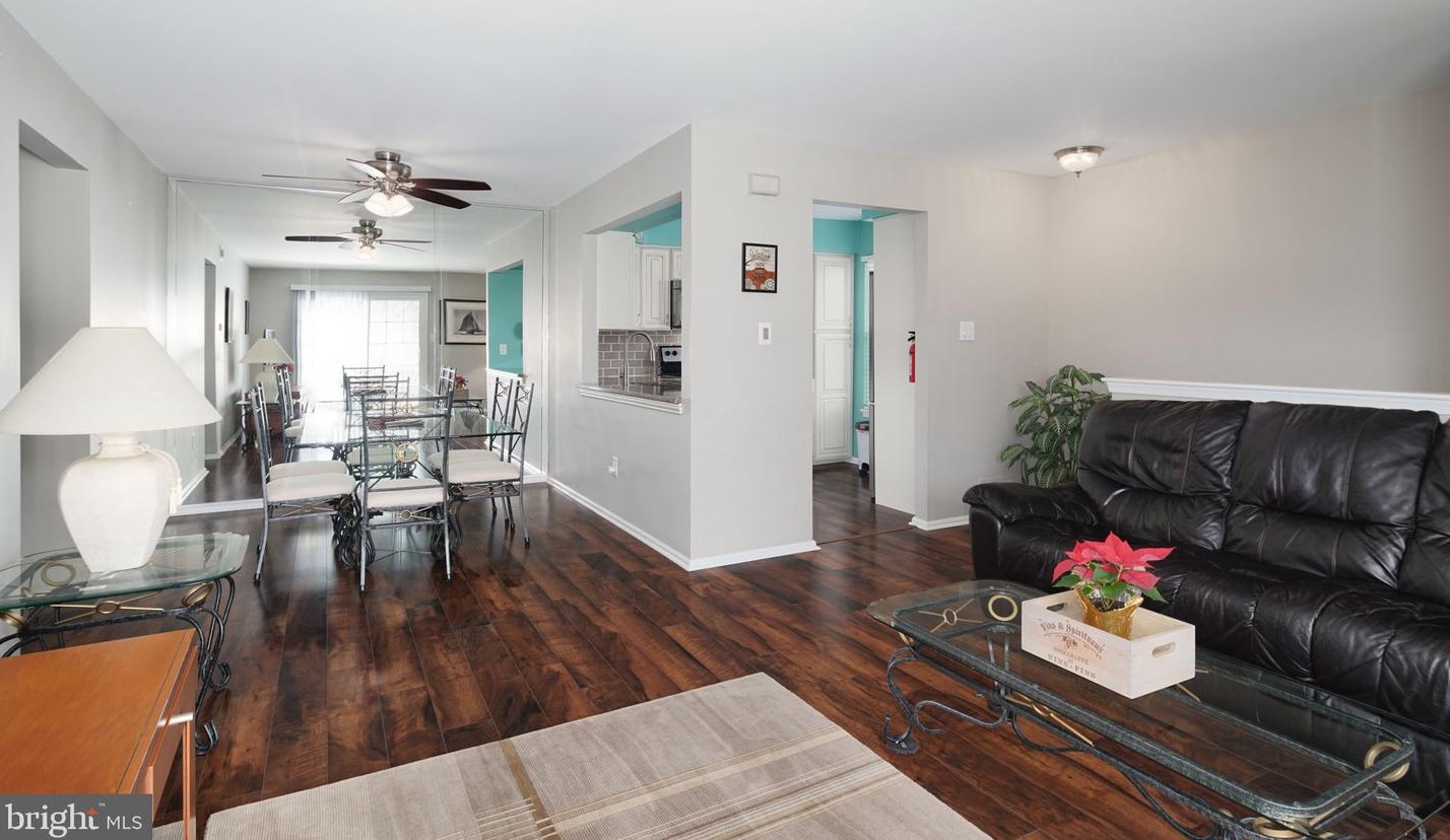 1678 Thornwood Dr, Mount Laurel NJ  08054-1811 exterior