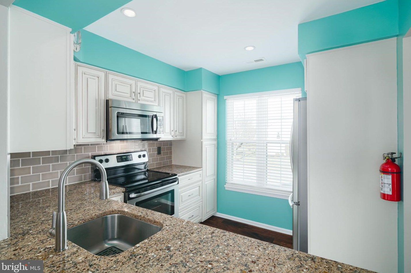 1678 Thornwood Dr, Mount Laurel NJ  08054-1811 exterior