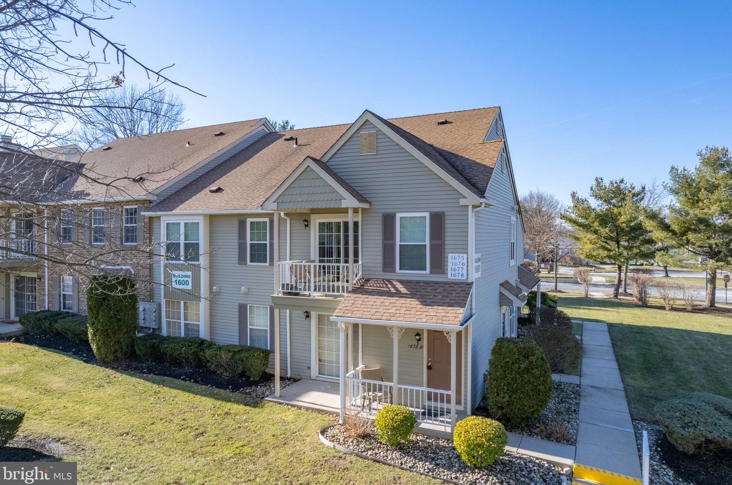 1678 Thornwood Dr, Mount Laurel NJ  08054-1811 exterior