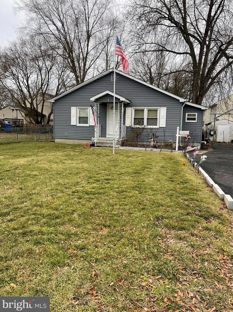 50 Cedar Ln, Florence, NJ 08518