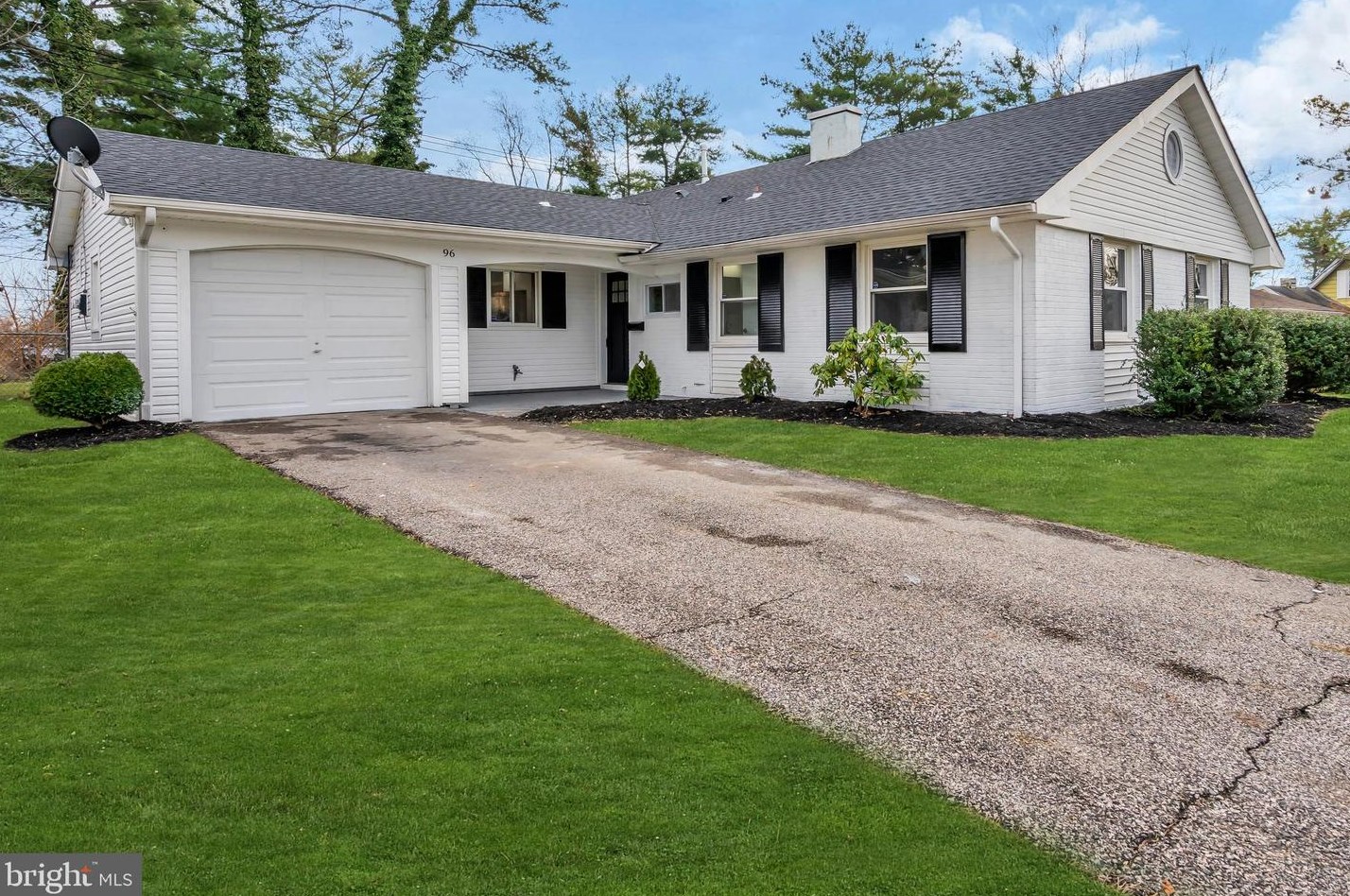 96 Pheasant Ln, Willingboro, NJ 08046