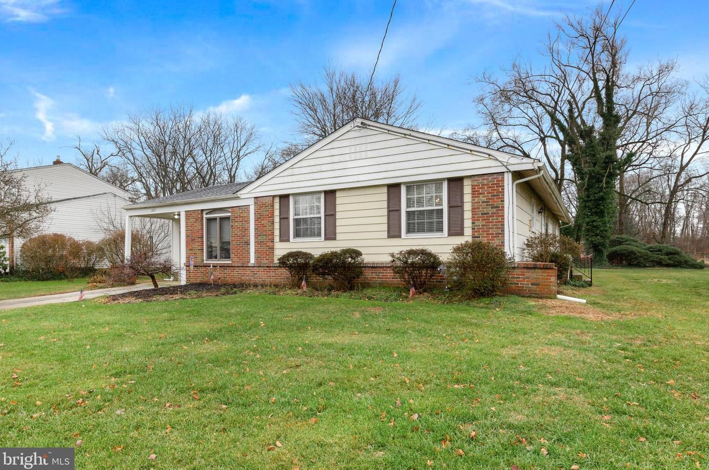 1005 Edgewood Ln, Riverton, NJ 08077