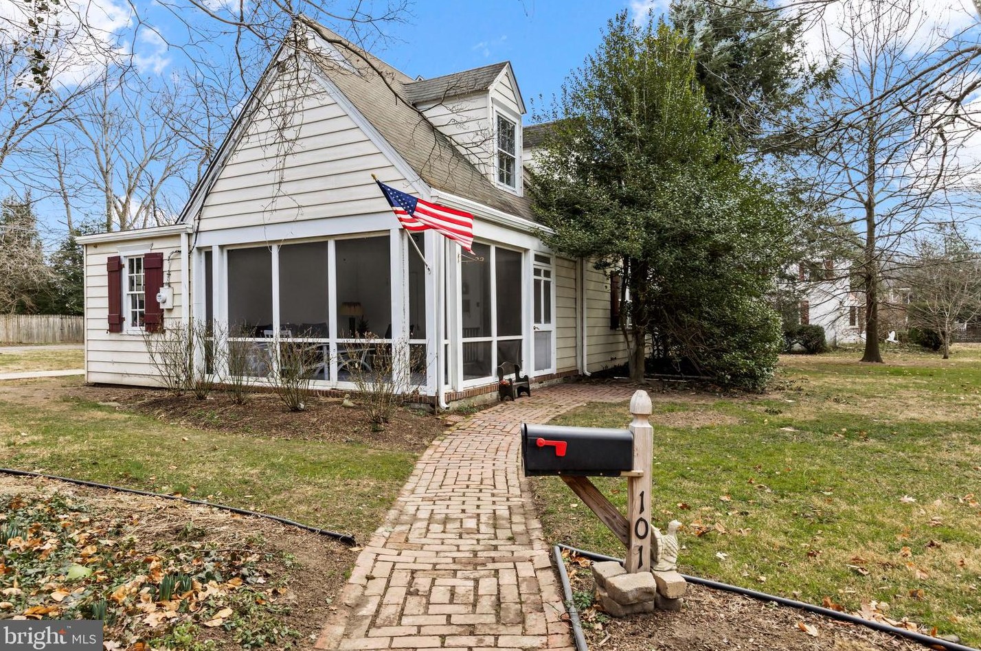 101 Thomas Ave, Riverton, NJ 08077