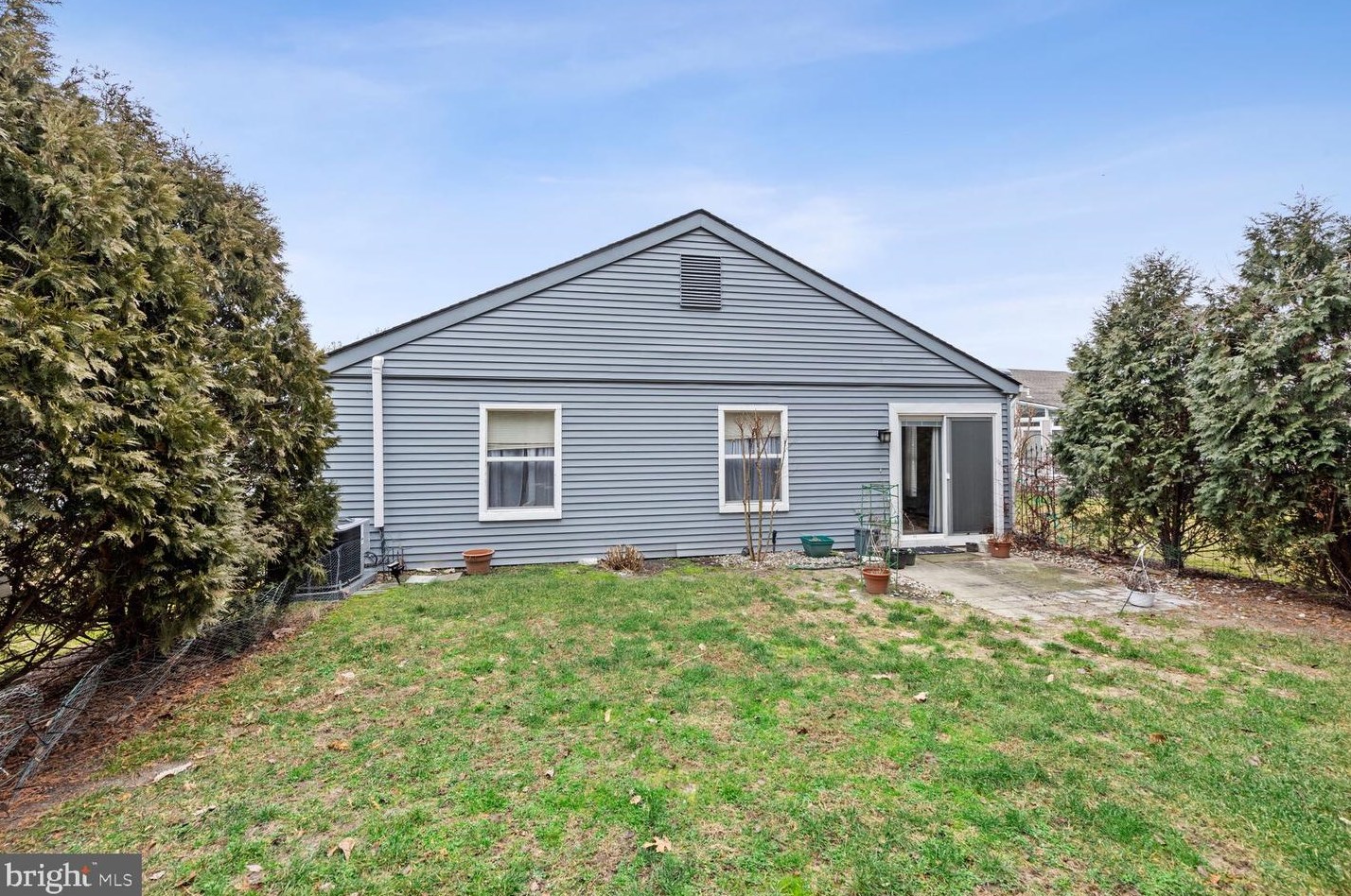 130 Buckingham Dr, Southampton NJ  08088-1246 exterior