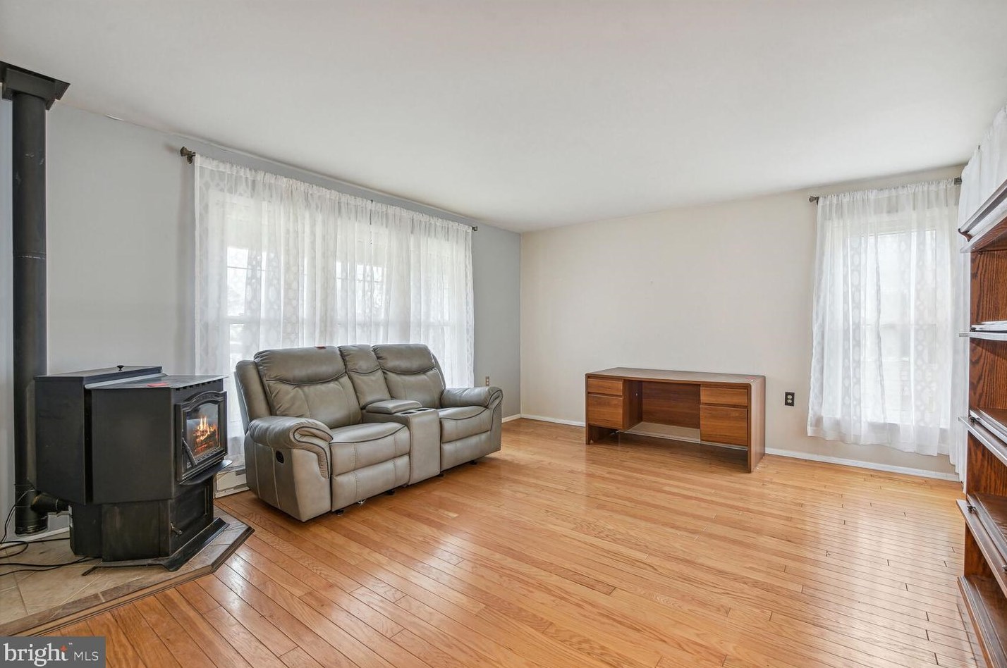 130 Buckingham Dr, Southampton NJ  08088-1246 exterior