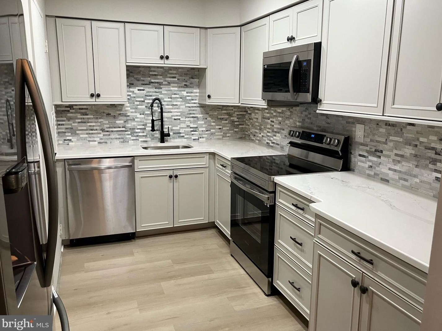1044 Harbour Dr, Palmyra, NJ 08065