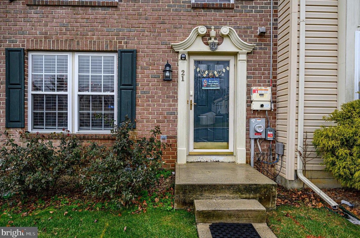 21 Knightwood Rd, Burlington, NJ 08016