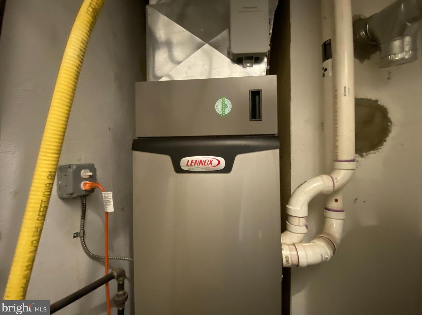 302 Washington Ave, Moorestown NJ 08057-2408 exterior