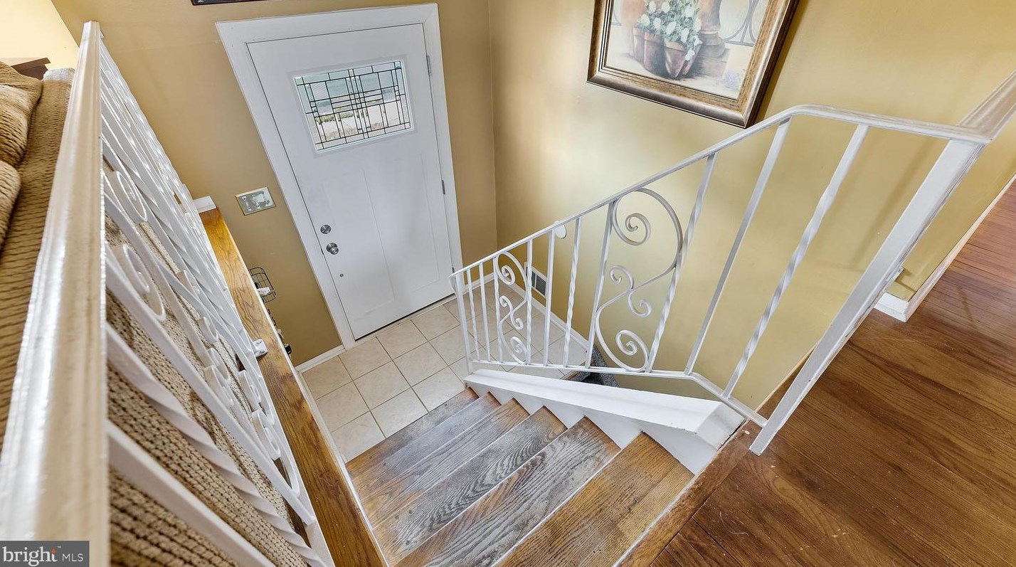 25 Sycamore Dr, Burlington, NJ 08016-3137