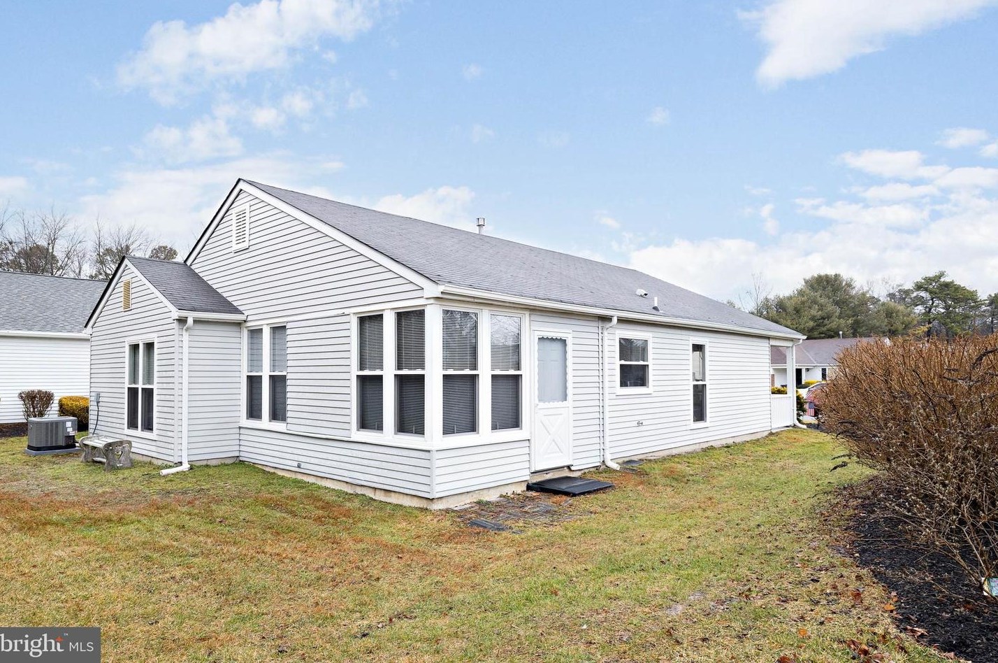898 Westminster Dr, Southampton NJ  08088-1038 exterior